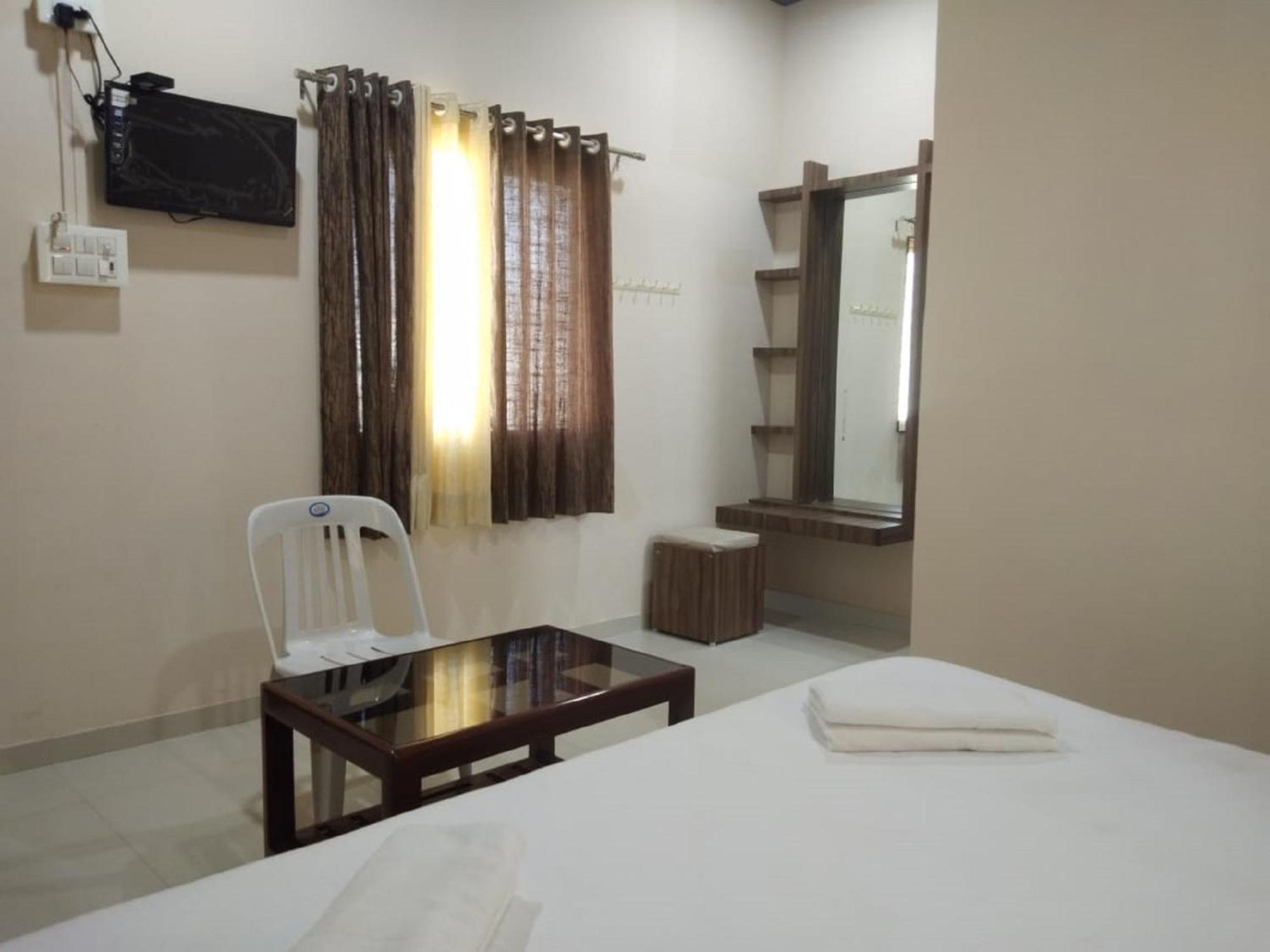 Hotel Krishna Exotica Ahmednagar Buitenkant foto